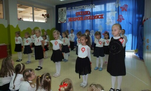 Zdjęcie do Obchody Dnia Niepodległości.Udział w akcji &quot;Do hymnu&quot;.
