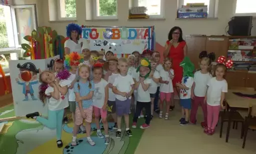 Zdjęcie do  Dzień Dziecka - fotobudka w grupie &quot;Wiewi&oacute;reczki&quot;