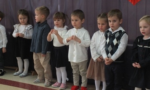 Zdjęcie do Dzień Babci i Dziadka w grupie "Słoneczka"